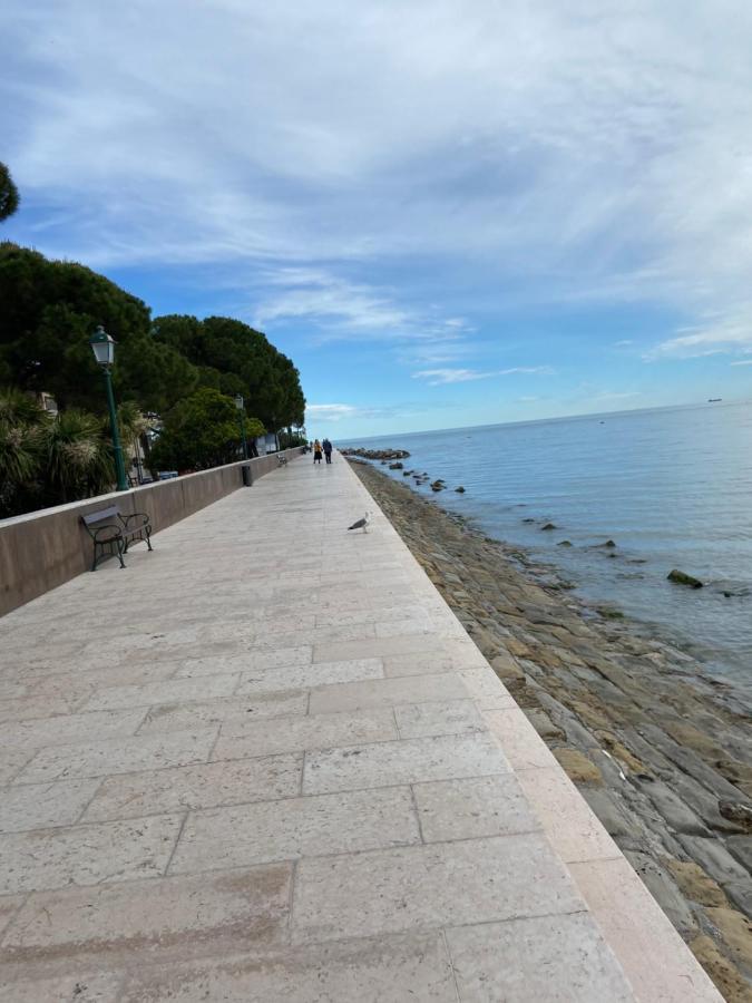 Apartment Mit Meerblick Am Strand Costa Azzura Grado Exterior photo