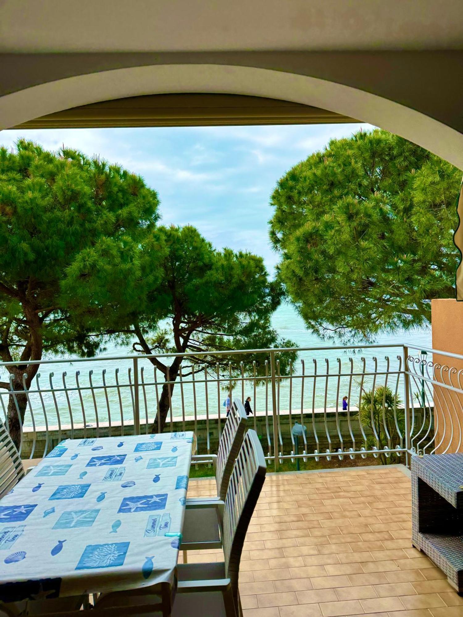 Apartment Mit Meerblick Am Strand Costa Azzura Grado Exterior photo
